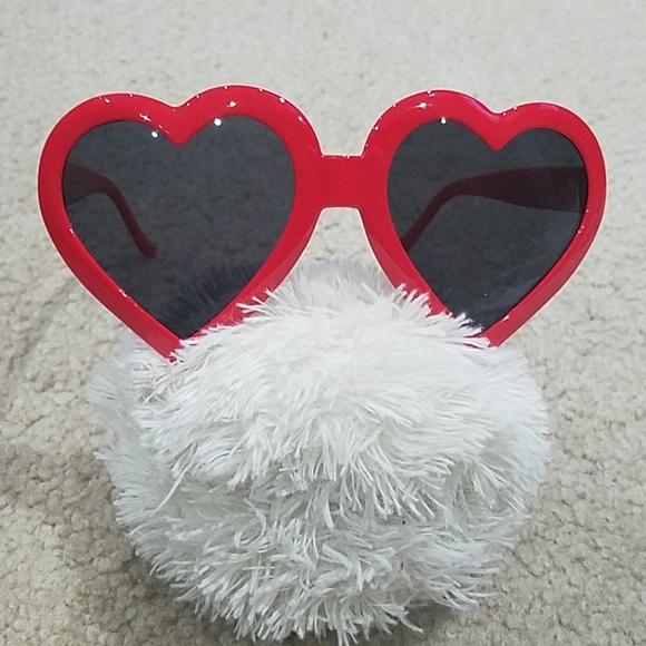 Heart Sunglasses - Picture 2 of 6
